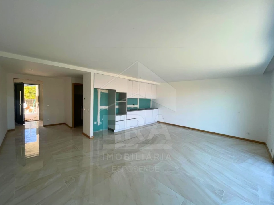 Moradia T3 para Venda em Vila Praia de Ancora Foto 3