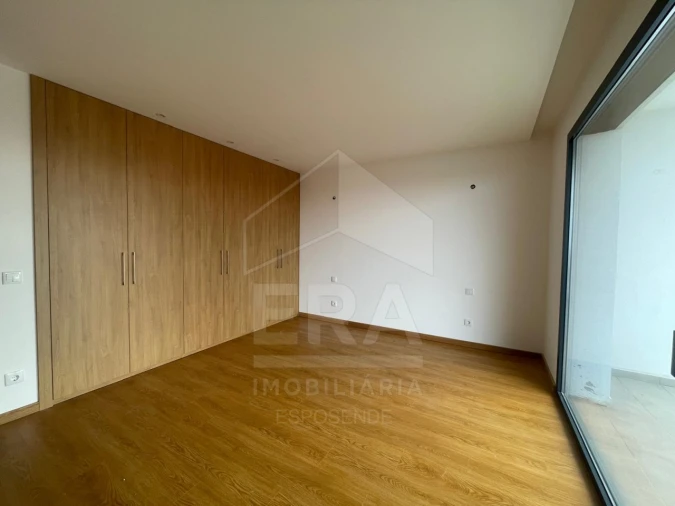 Moradia T3 para Venda em Vila Praia de Ancora Foto 9