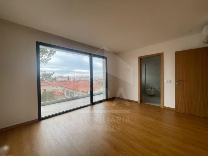 Moradia T3 para Venda em Vila Praia de Ancora Foto 11