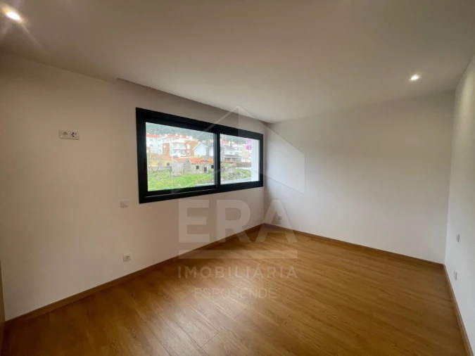 Moradia T3 para Venda em Vila Praia de Ancora Foto 15