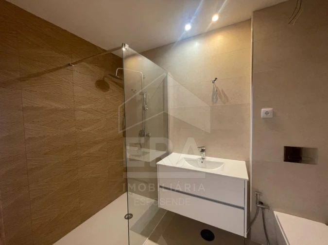 Moradia T3 para Venda em Vila Praia de Ancora Foto 18