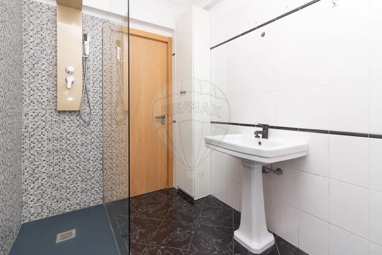 Apartamento T2 para Arrendamento em Alhandra, São João dos Montes e Calhandriz Foto 8