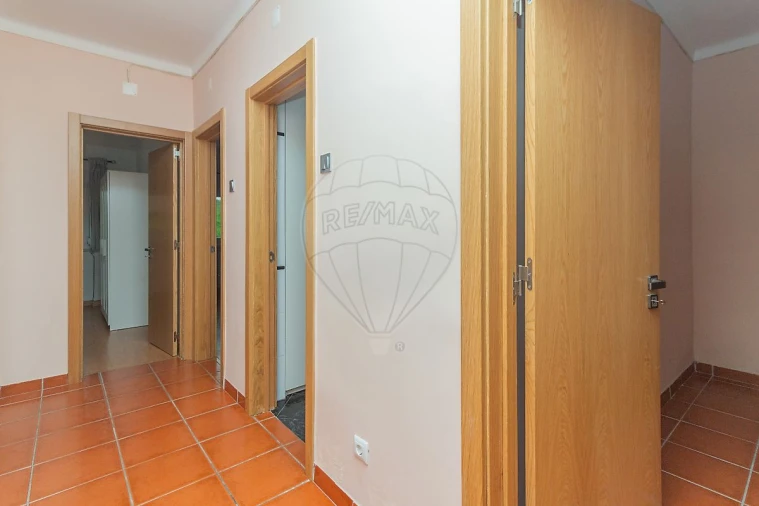 Apartamento T2 para Arrendamento em Alhandra, São João dos Montes e Calhandriz Foto 17