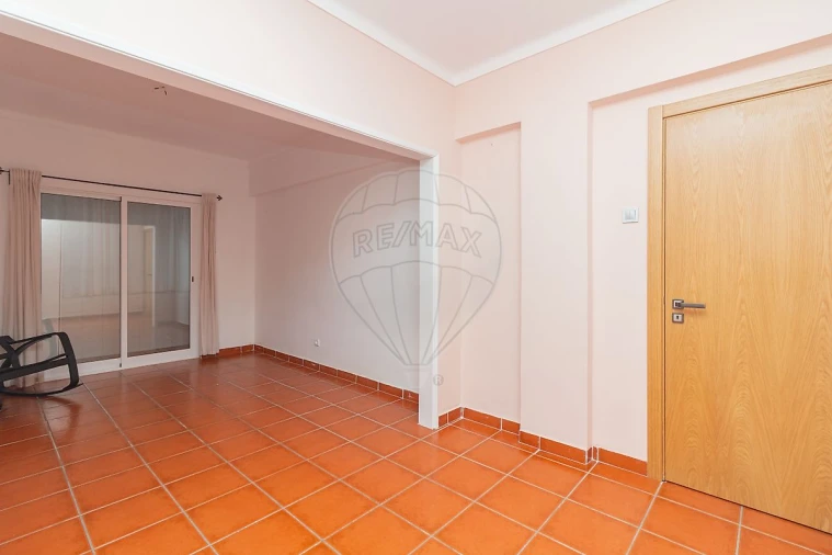 Apartamento T2 para Arrendamento em Alhandra, São João dos Montes e Calhandriz Foto 2