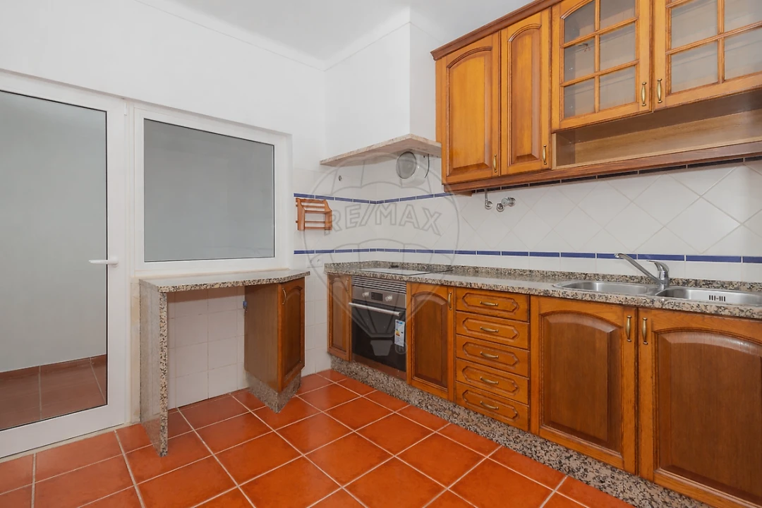 Apartamento T2 para Arrendamento em Alhandra, São João dos Montes e Calhandriz Foto 13