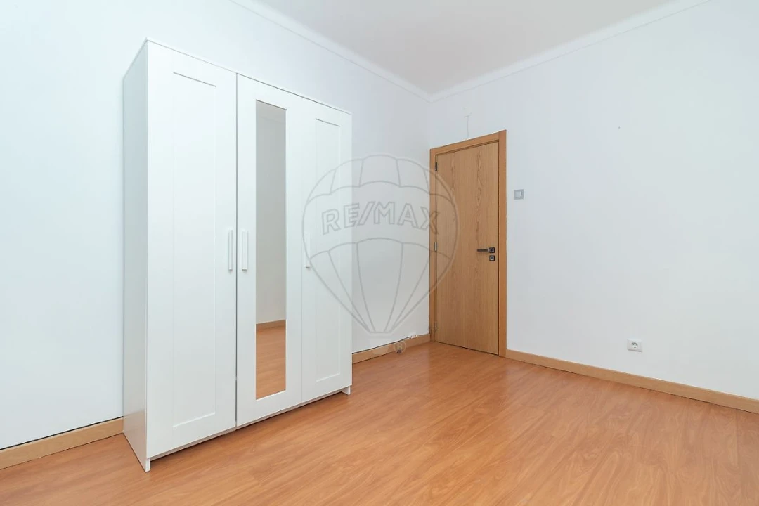 Apartamento T2 para Arrendamento em Alhandra, São João dos Montes e Calhandriz Foto 7