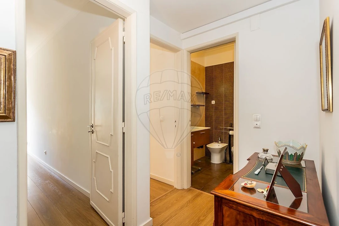 Apartamento T2 para Venda em São Domingos de Benfica Foto 2