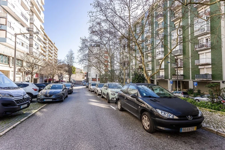 Apartamento T2 para Venda em São Domingos de Benfica Foto 17