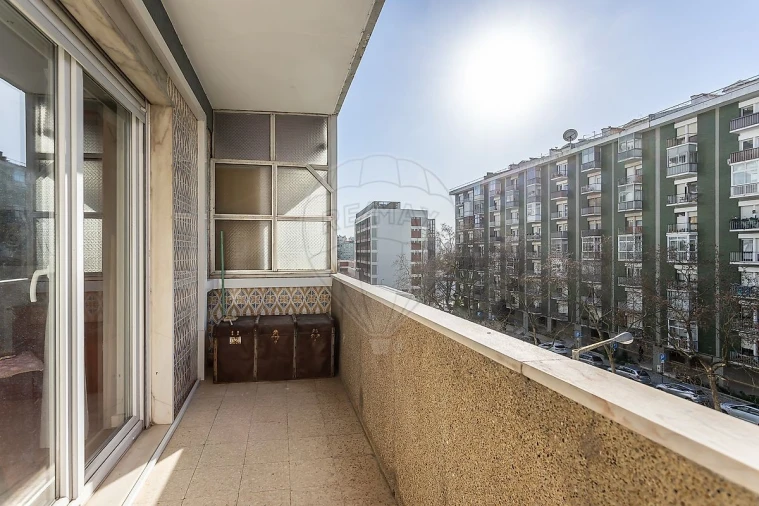 Apartamento T2 para Venda em São Domingos de Benfica Foto 4
