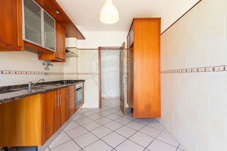Apartamento T3 para Venda em Vimeiro Foto 3
