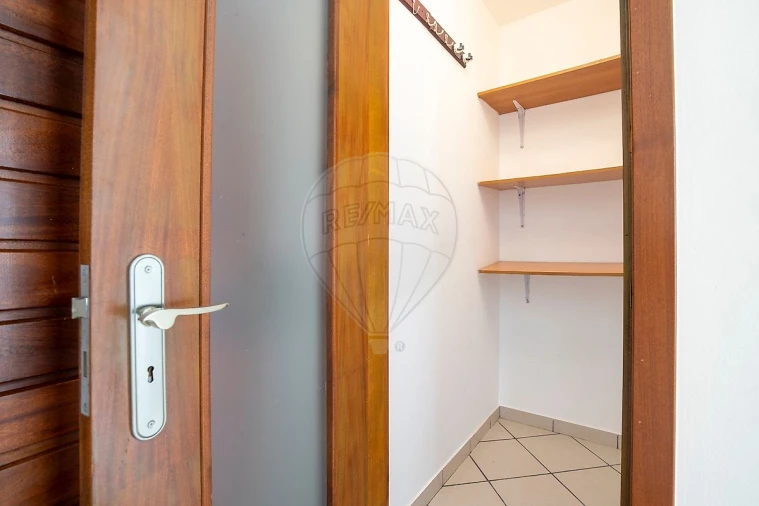 Apartamento T3 para Venda em Vimeiro Foto 8