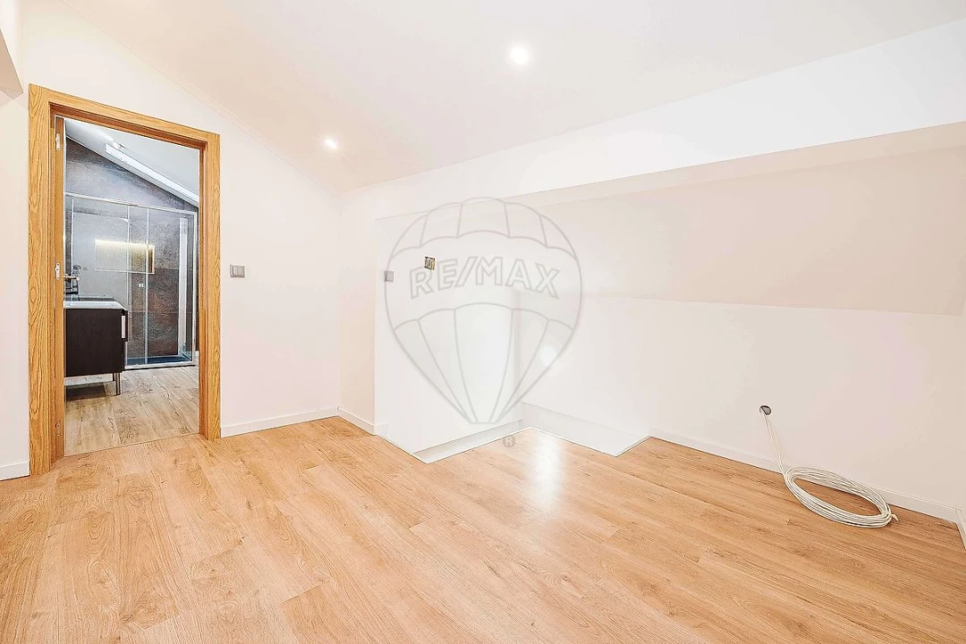 Moradia T6 para Venda em Queluz e Belas Foto 21