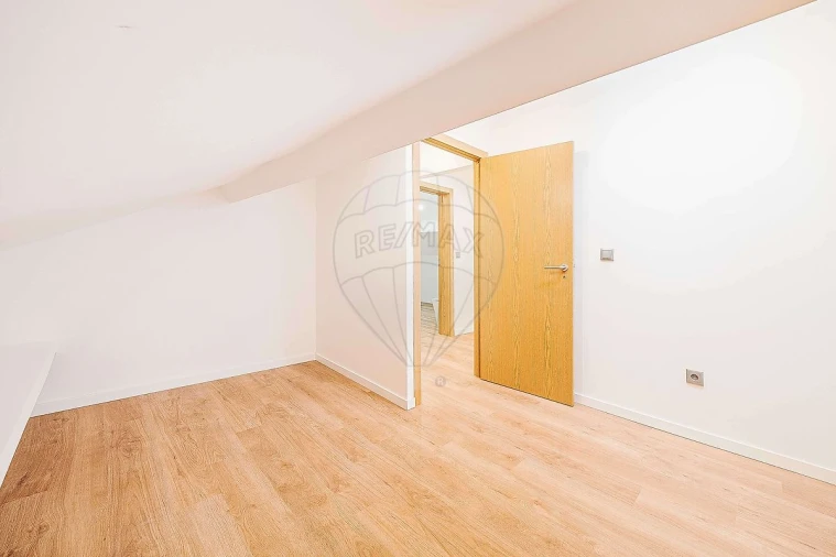 Moradia T6 para Venda em Queluz e Belas Foto 16