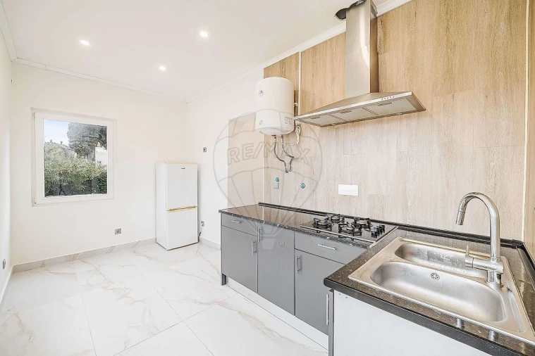 Moradia T6 para Venda em Queluz e Belas Foto 5