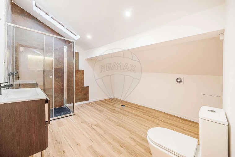 Moradia T6 para Venda em Queluz e Belas Foto 9