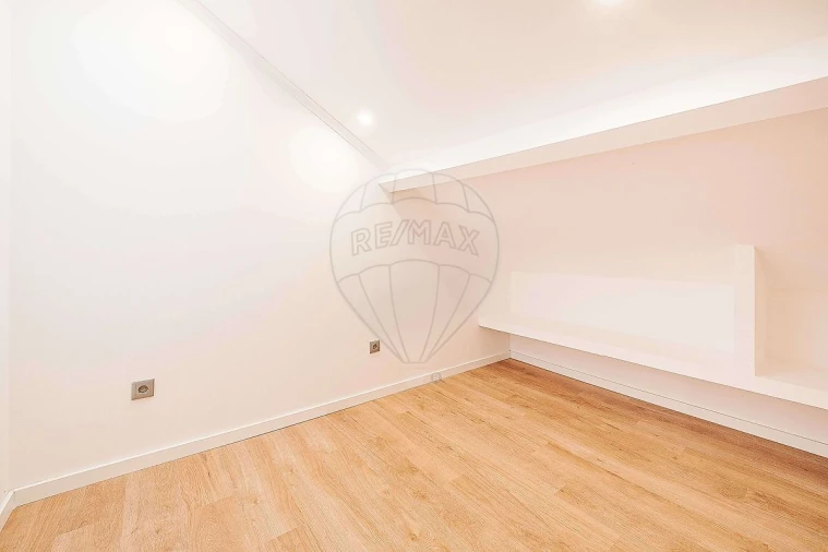 Moradia T6 para Venda em Queluz e Belas Foto 12