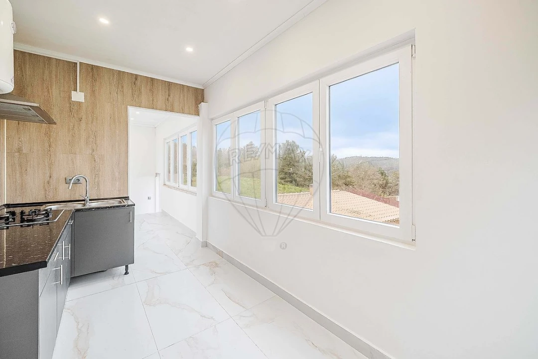 Moradia T6 para Venda em Queluz e Belas Foto 3