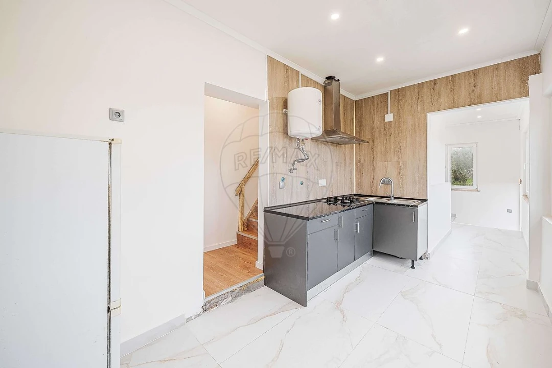 Moradia T6 para Venda em Queluz e Belas Foto 2