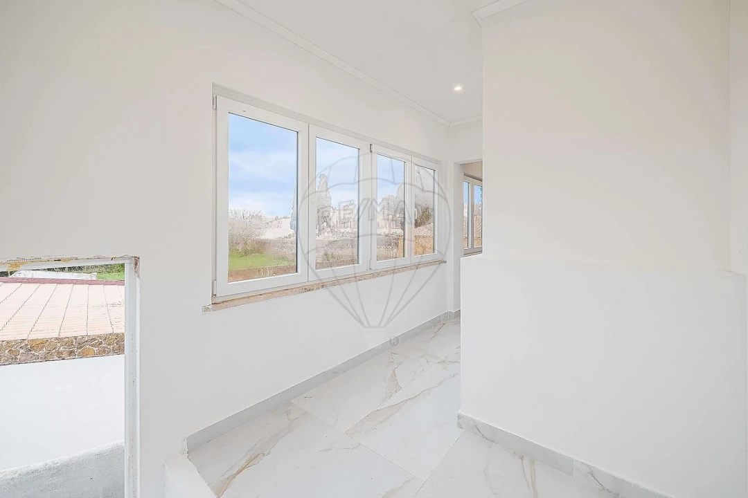 Moradia T6 para Venda em Queluz e Belas Foto 8