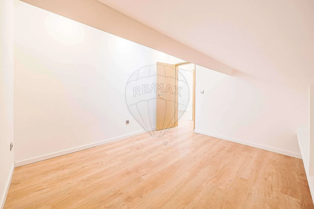 Moradia T6 para Venda em Queluz e Belas Foto 18