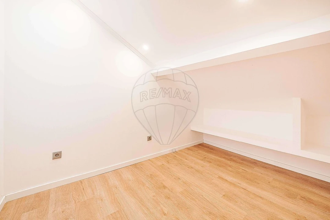 Moradia T6 para Venda em Queluz e Belas Foto 12