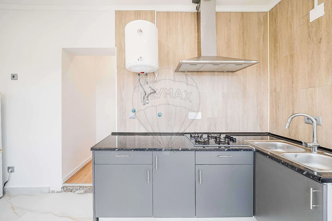 Moradia T6 para Venda em Queluz e Belas Foto 4