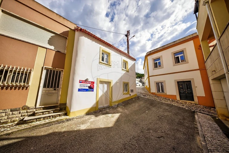 Moradia T2 para Venda em Alenquer (Santo Estêvão e Triana) Foto 3