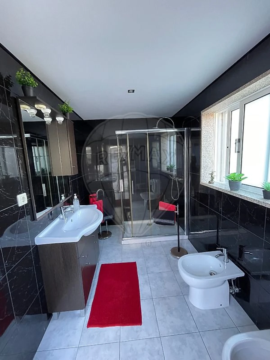 Moradia T5 para Venda em Fornelo e Vairão Foto 3