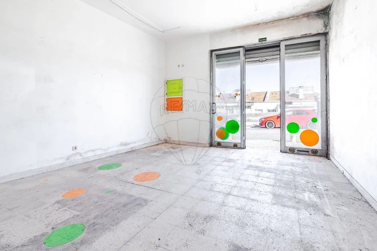 Loja para Venda em Cacém e São Marcos Foto 11