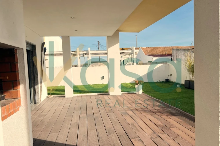 Moradia T4 para Venda em Santo Antonio da Charneca Foto 20