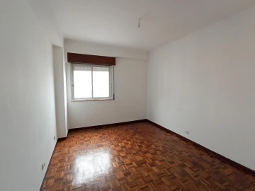 Apartamento T3 para Venda em Carregado e Cadafais