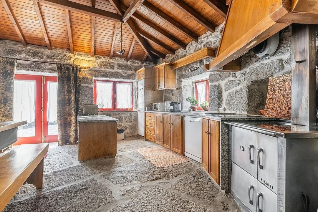 Moradia T4 para Venda em Ribeiros Foto 29