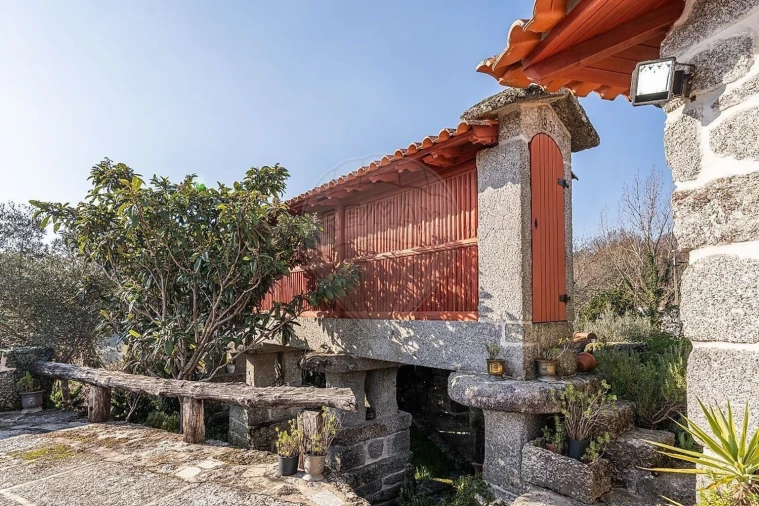 Moradia T4 para Venda em Ribeiros Foto 23