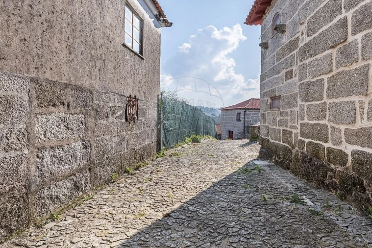 Moradia T4 para Venda em Ribeiros Foto 34