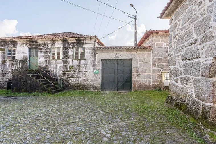 Moradia T4 para Venda em Ribeiros Foto 35