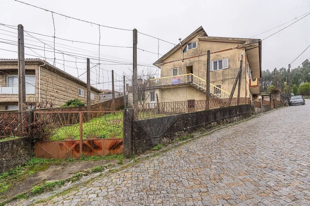 Moradia T6 para Venda em Travassos Foto 2