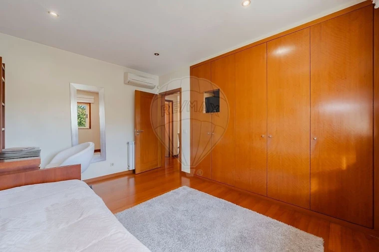 Moradia T3 para Venda em Loureira Foto 11