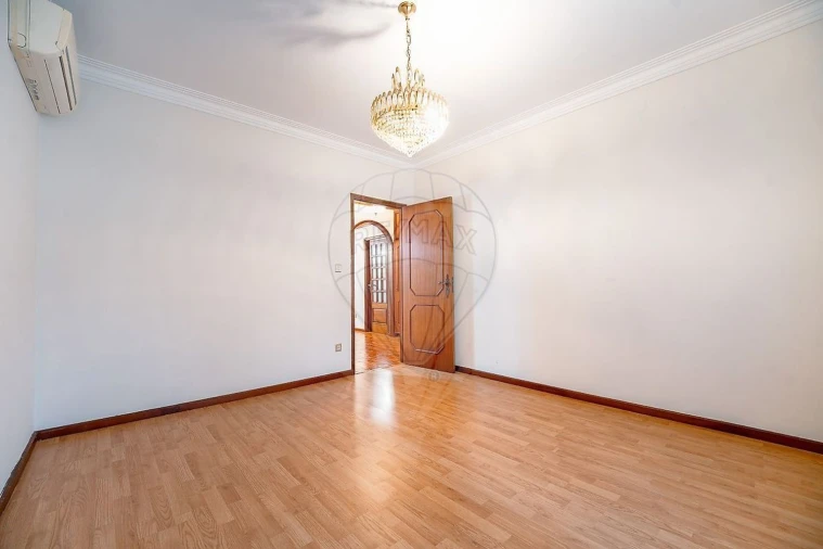 Moradia T1 para Venda em Santa Marinha e São Pedro da Afurada Foto 7