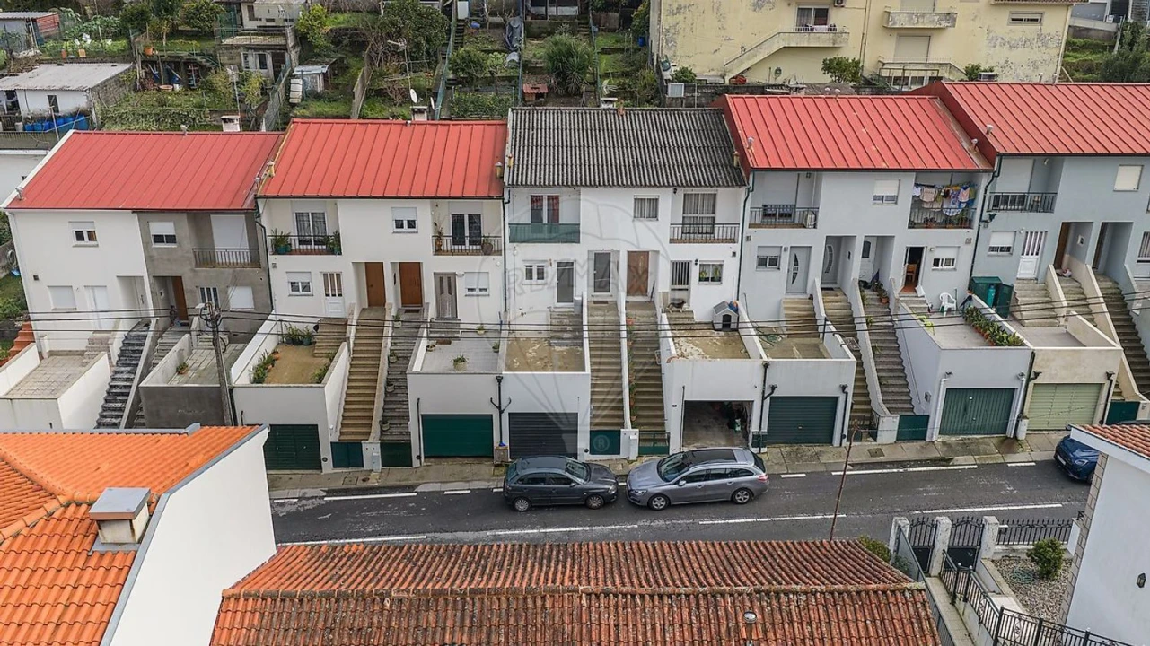 Moradia T3 para Venda em Selho (São Jorge) Foto 1