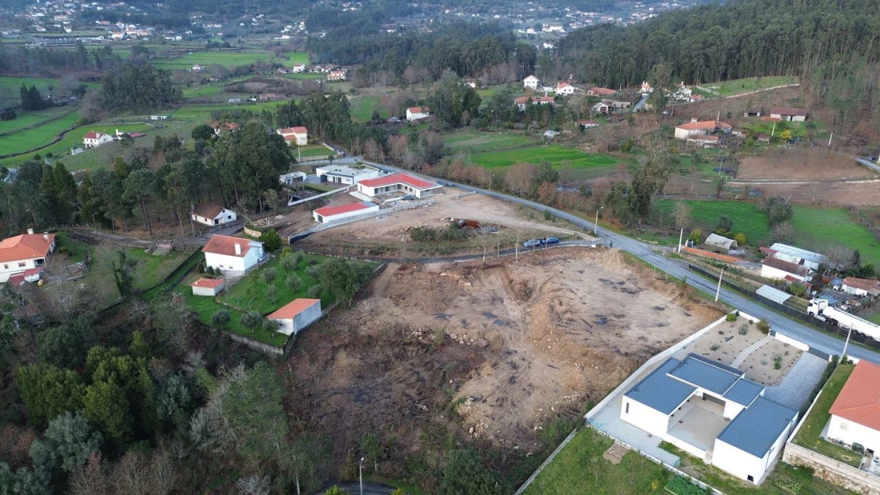 Terreno para Venda em Navió e Vitorino dos Piães Foto 4