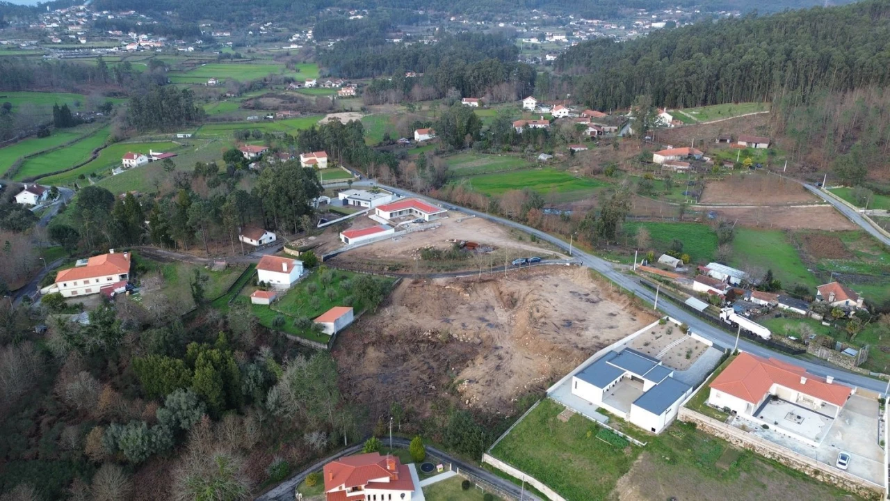 Terreno para Venda em Navió e Vitorino dos Piães Foto 8