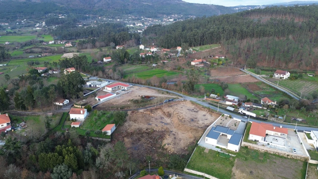 Terreno para Venda em Navió e Vitorino dos Piães Foto 9