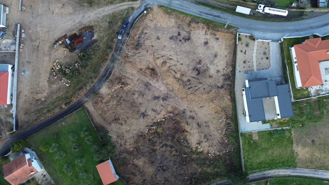 Terreno para Venda em Navió e Vitorino dos Piães Foto 2