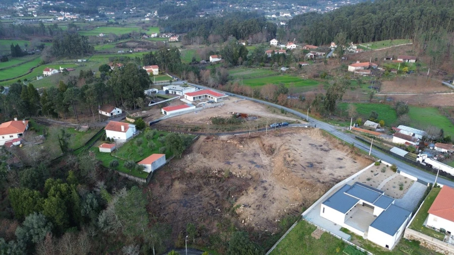 Terreno para Venda em Navió e Vitorino dos Piães Foto 4