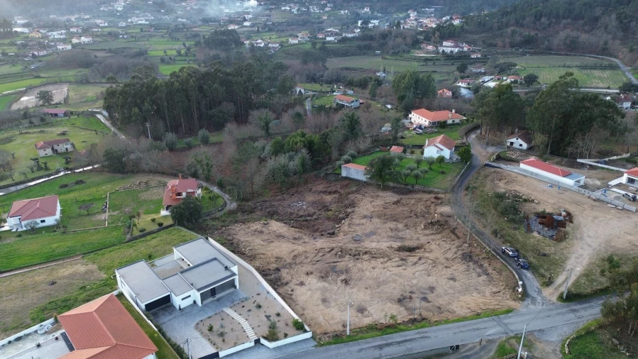 Terreno para Venda em Navió e Vitorino dos Piães Foto 3