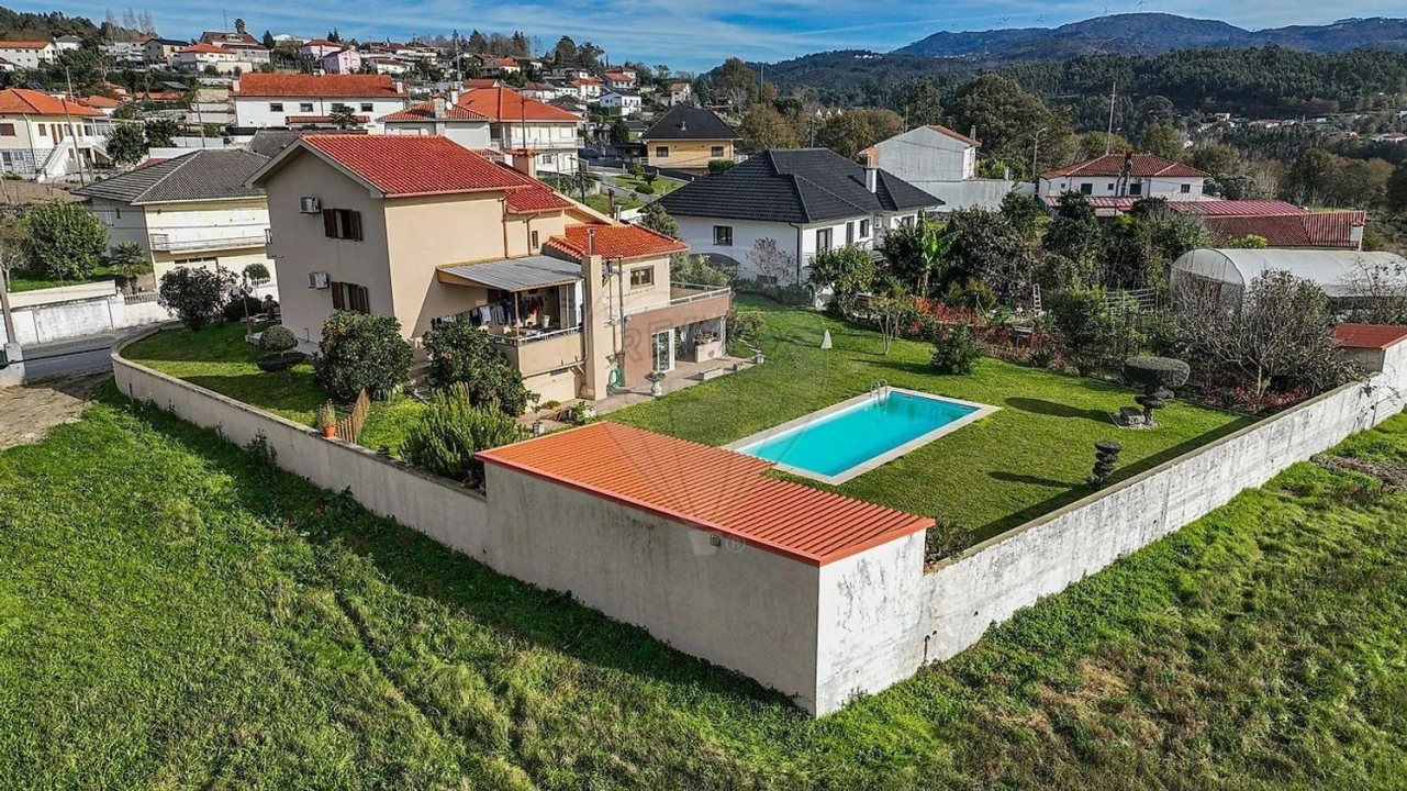 Moradia T4 para Venda em Taide Foto 1