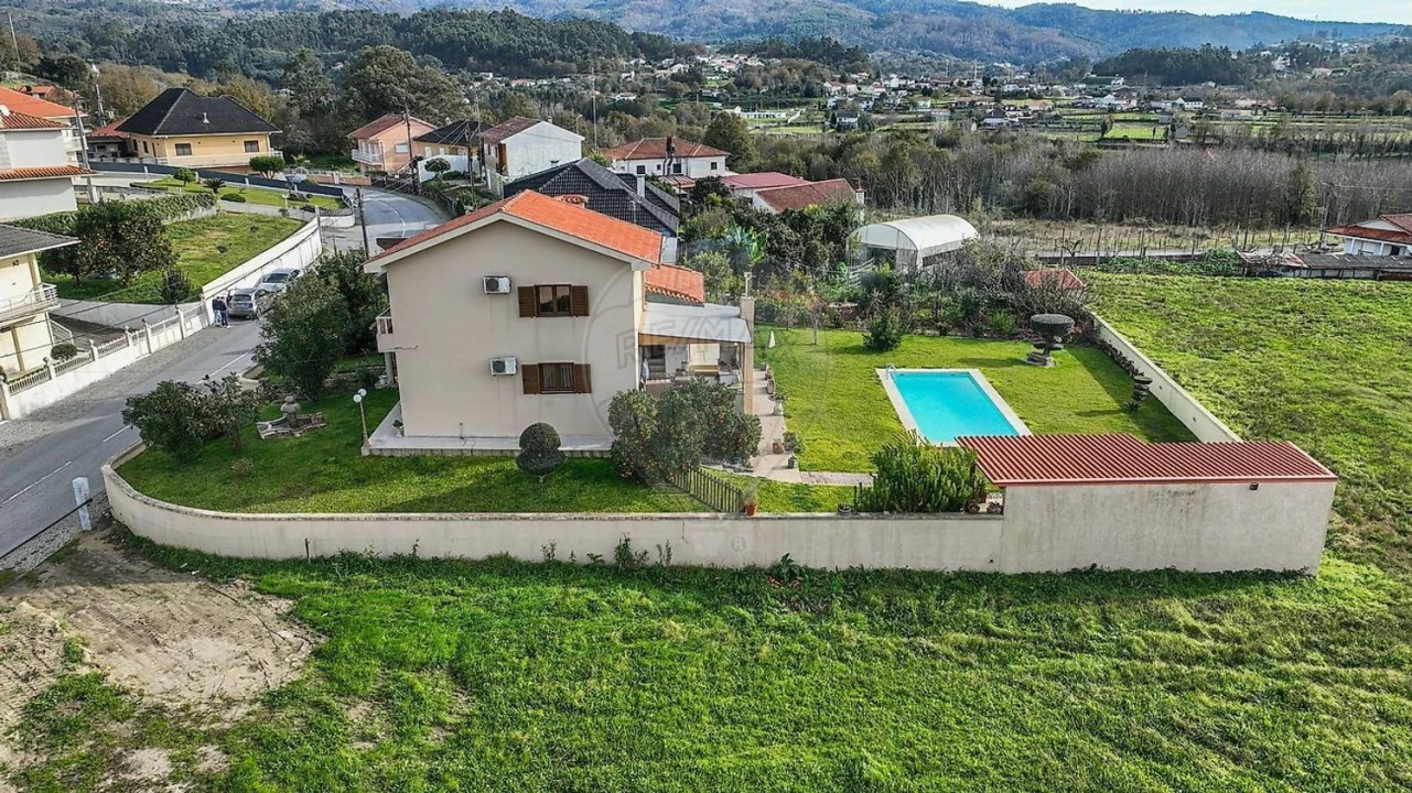 Moradia T4 para Venda em Taide Foto 13