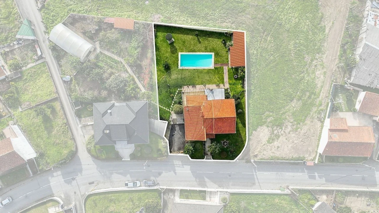 Moradia T4 para Venda em Taide Foto 46