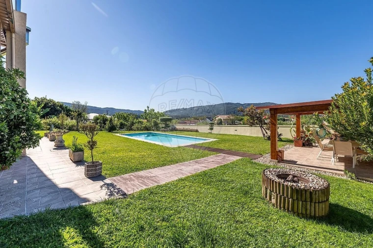 Moradia T4 para Venda em Taide Foto 25