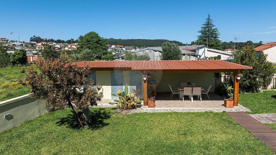 Moradia T4 para Venda em Taide Foto 6